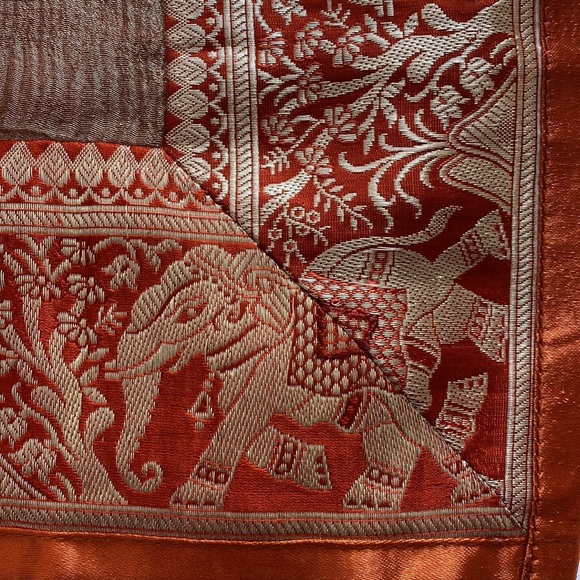 Bedcover with pillow covers - Picture 4 of 5